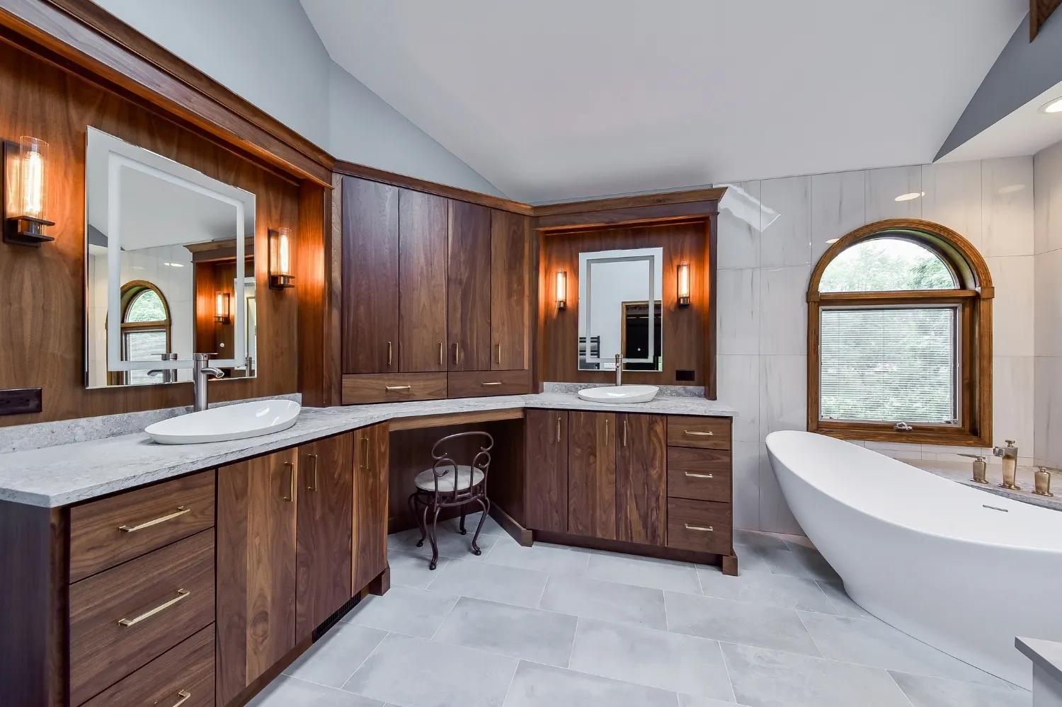 Luxury Cabin Master Bath Remodel — photo 1