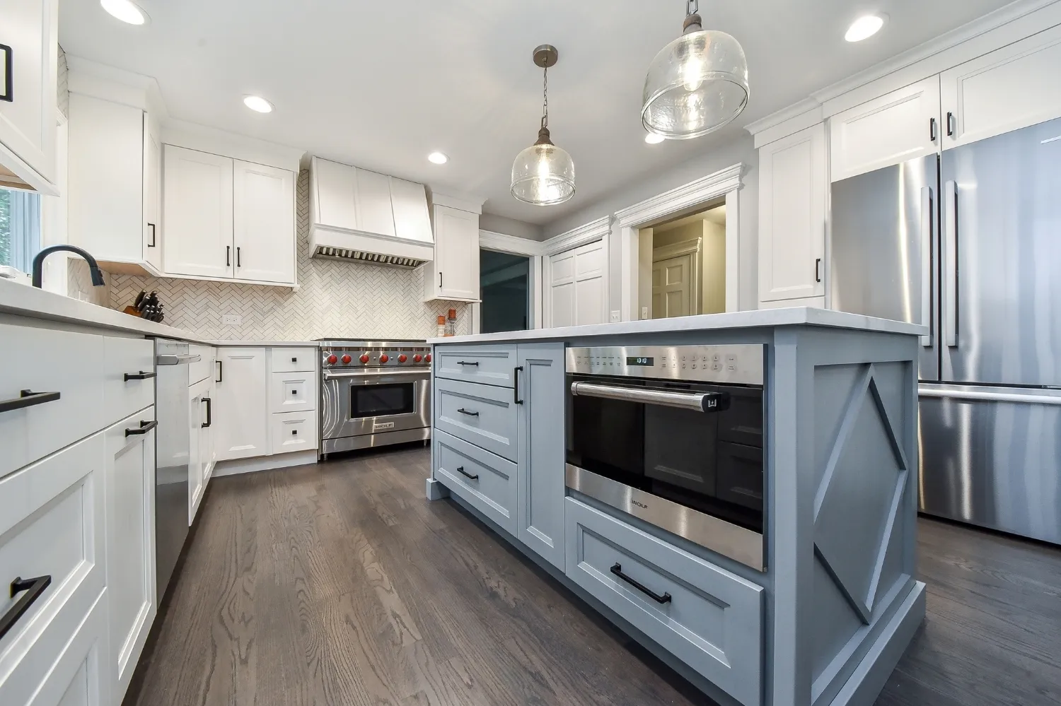 Clean &amp; Transitional Kitchen Remodel — photo 2