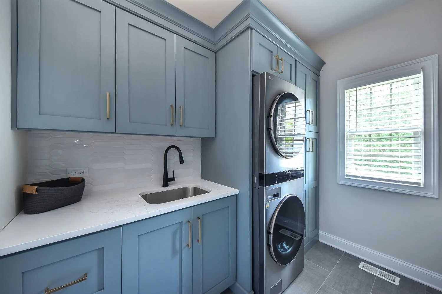 Traditionally Colored Laundry and Mudroom Remodel — photo 1